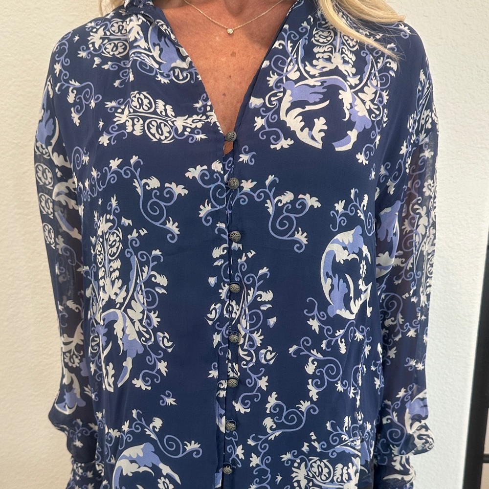 Pilcro Blue and White Patterned Button Down Shirt